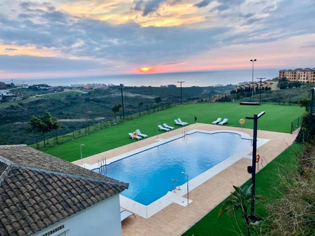 Castillo de Sabinillas Top Sea View Apartment - 7 Minutes To Sotogrande מראה חיצוני תמונה